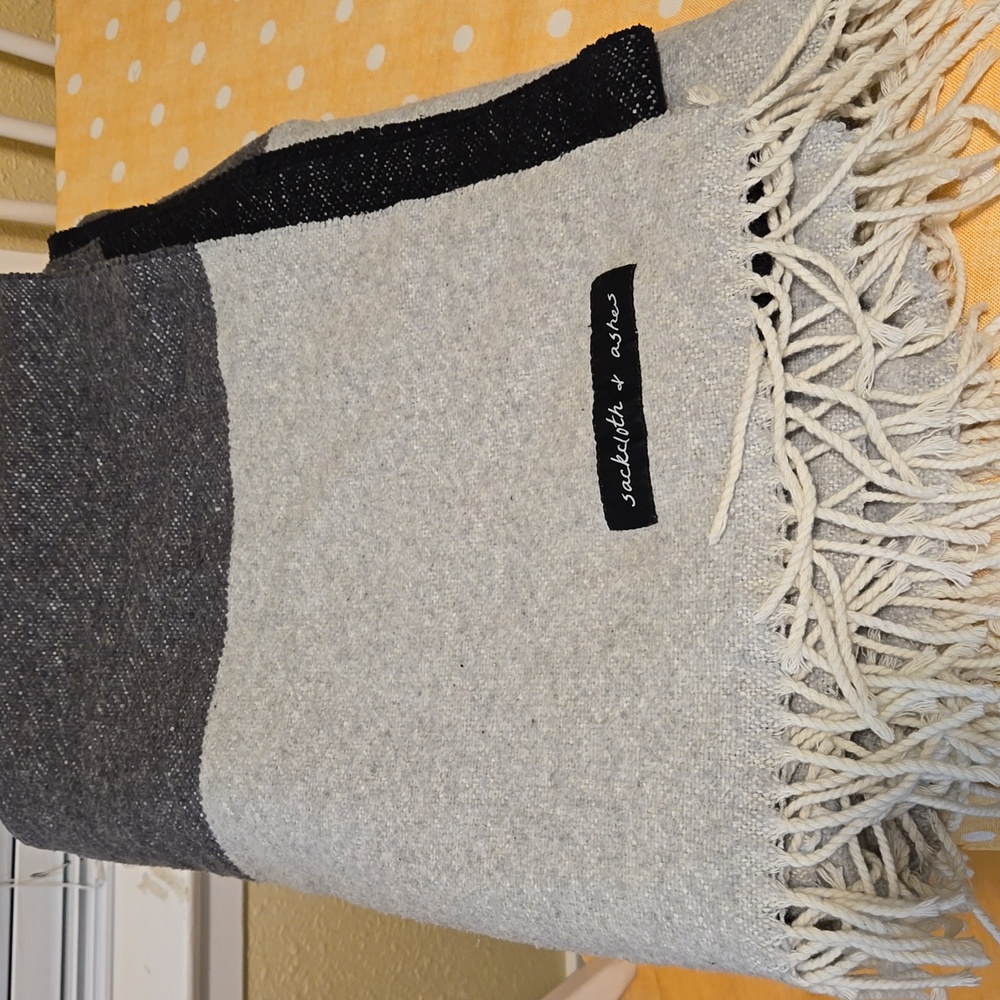 Sackcloth & Ashes Gray Throw Blanket 60x72" Italian - Picture 6 of 6